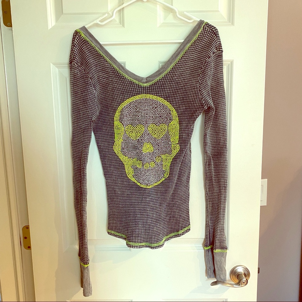 Vintage Havana thermal top with sequin skull M